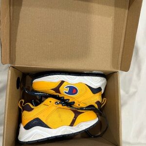 Champion boys size 6c shoes